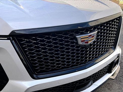 Certified 2025 Cadillac Escalade ESV V image 34