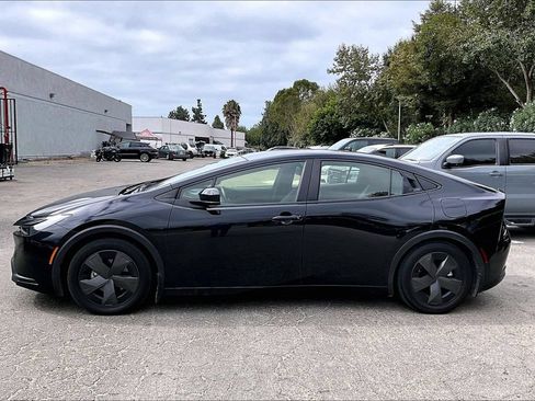 Used 2023 Toyota Prius LE FWD image 7
