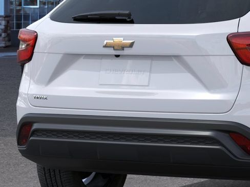 New 2026 Chevrolet Trax LS w/ LS Convenience Package FWD image 15