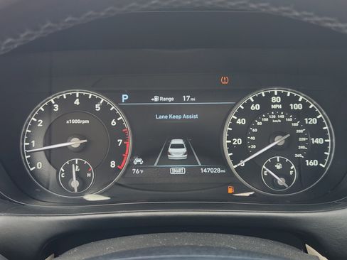 Used 2017 Genesis G90 3.3T Premium RWD image 17