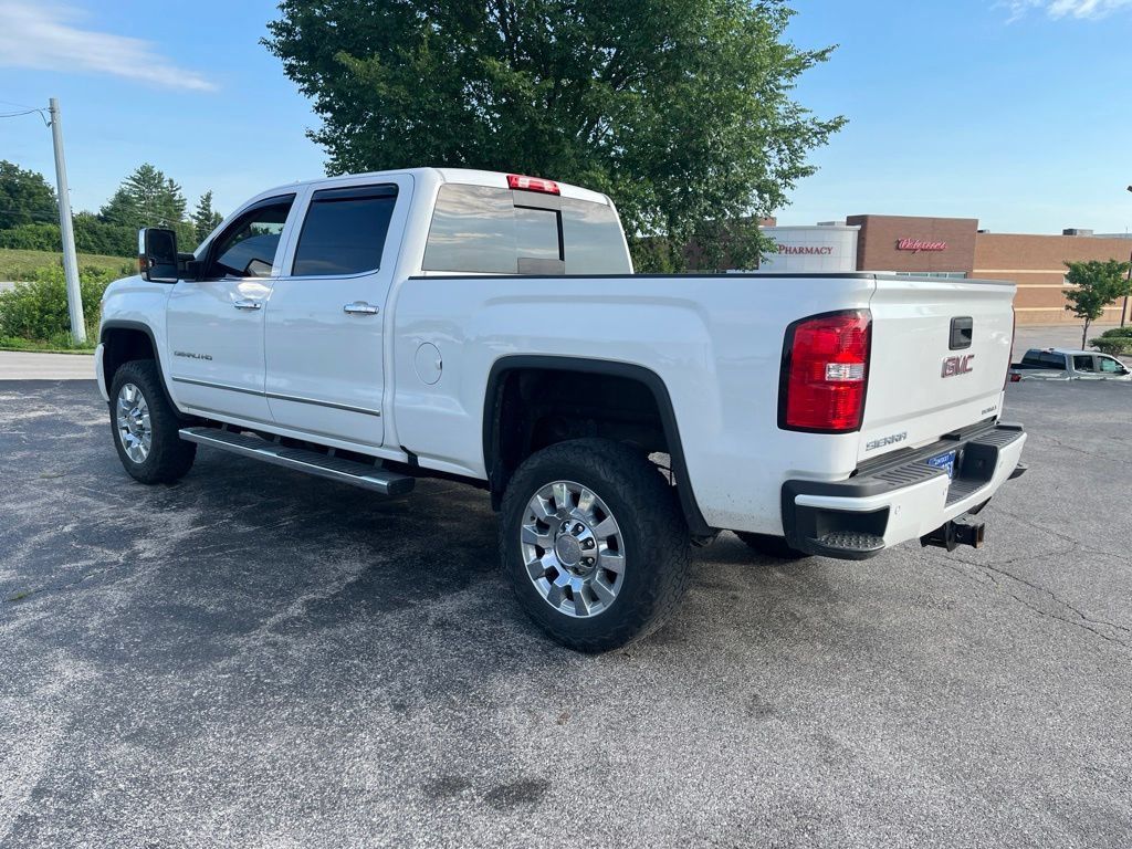 Used 2017 GMC Sierra 2500 Denali w/ Suspension Package, Off-Road AWD/4WD image 4