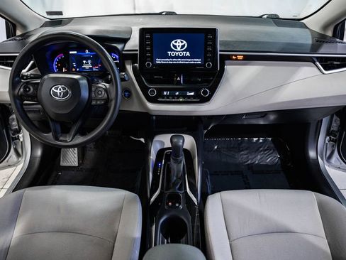 Used 2021 Toyota Corolla LE w/ Carpet Mat Package (TMS) image 17