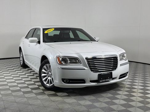 Used 2013 Chrysler 300 w/ Driver Convenience Group RWD image 2