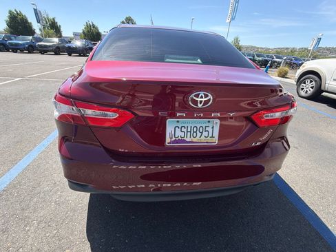 Used 2018 Toyota Camry LE FWD image 3