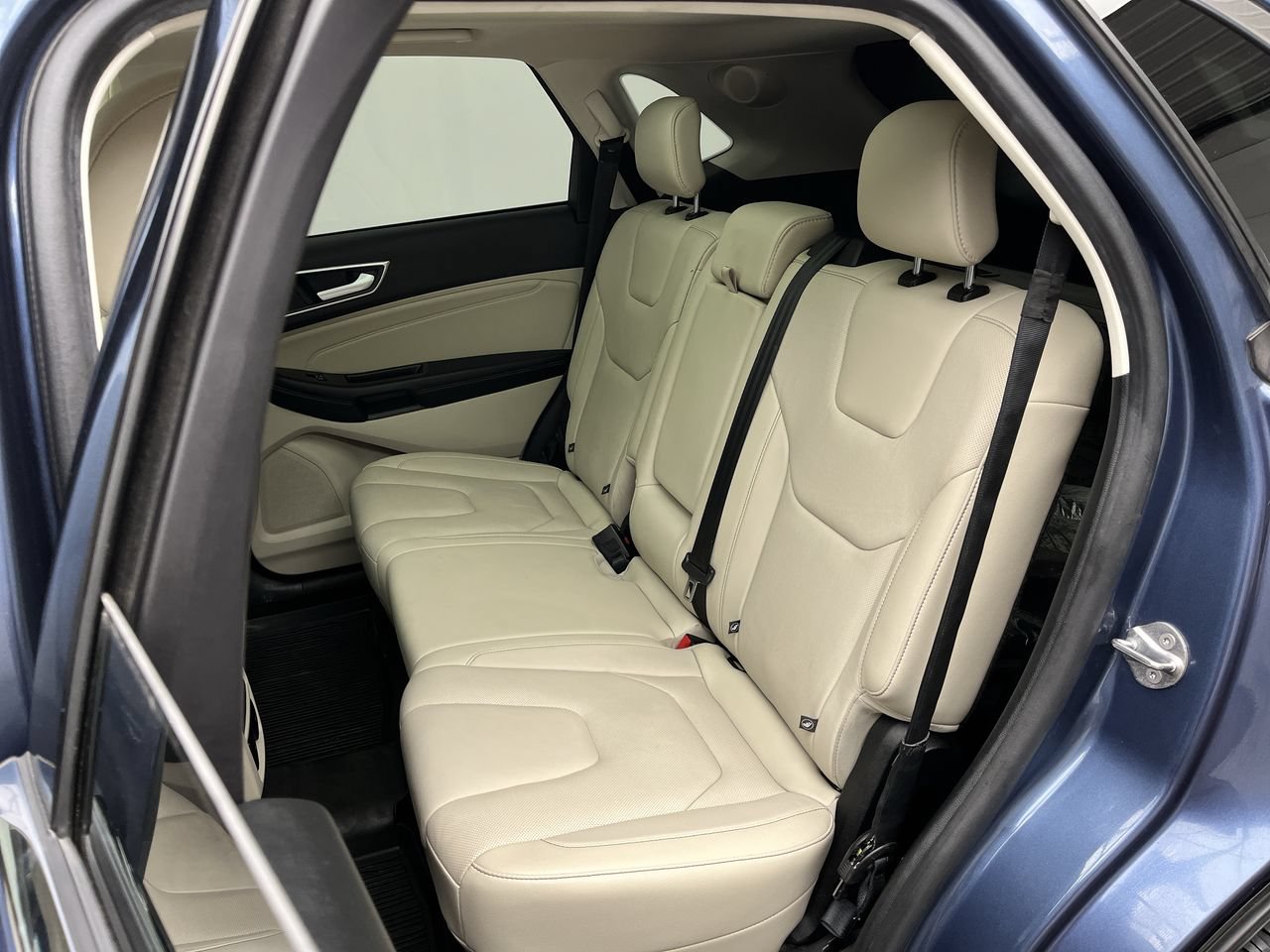 Used 2018 Ford Edge Titanium w/ Equipment Group 302A AWD/4WD image 13