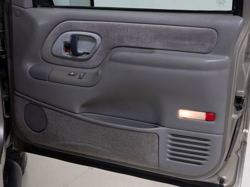 Used 2000 Chevrolet Tahoe Z71 w/ Comfort & Security Pkg image 23