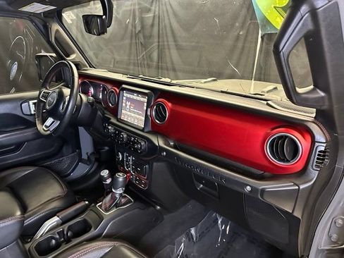 Used 2019 Jeep Wrangler Unlimited Rubicon AWD/4WD image 17