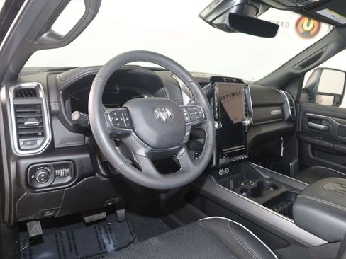 Used 2025 RAM 2500 Laramie AWD/4WD image 27