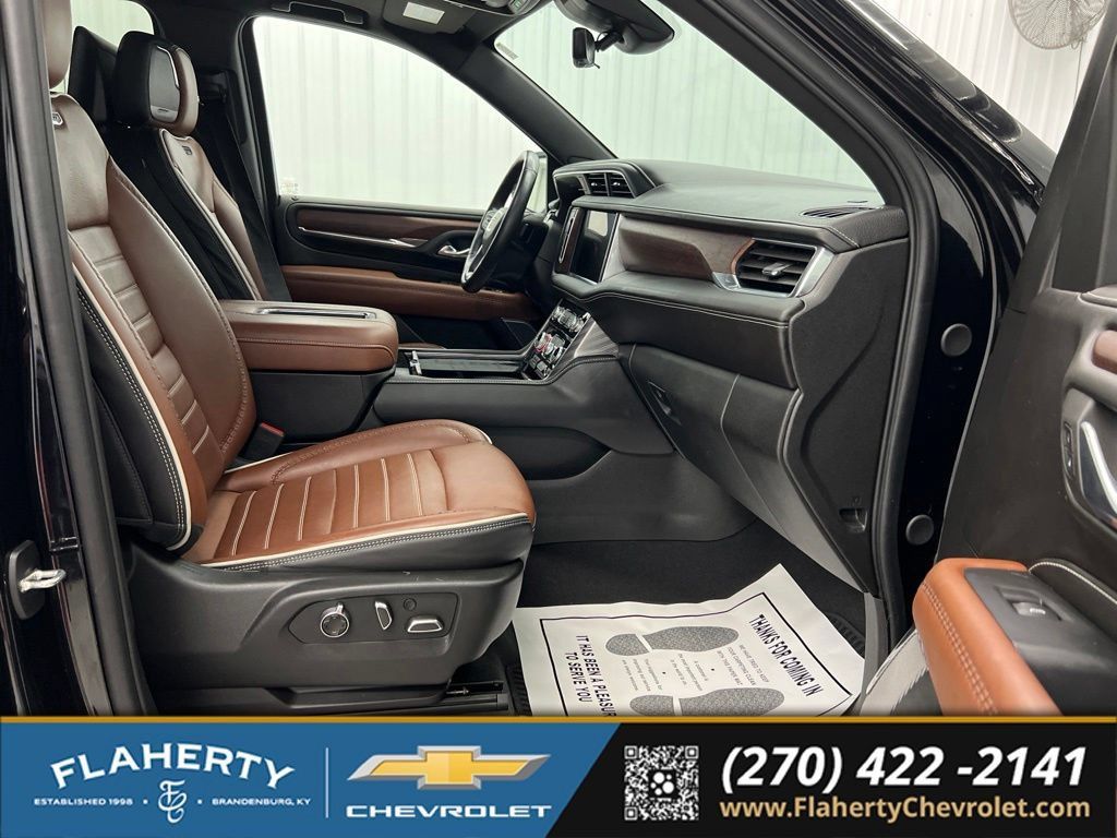 Used 2023 GMC Yukon XL Denali Ultimate AWD/4WD image 15