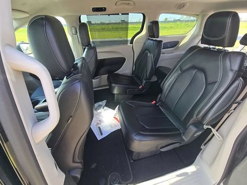 Used 2023 Chrysler Pacifica Touring-L FWD image 54