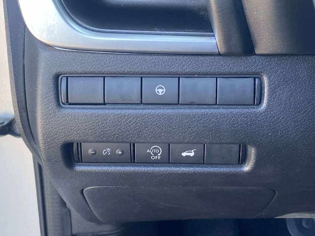 Used 2025 Nissan Rogue SV AWD/4WD image 24