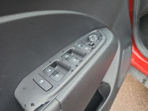 Used 2024 Hyundai Venue Limited FWD image 12