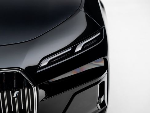 Used 2024 BMW i7 eDrive50 w/ M Sport Package image 11