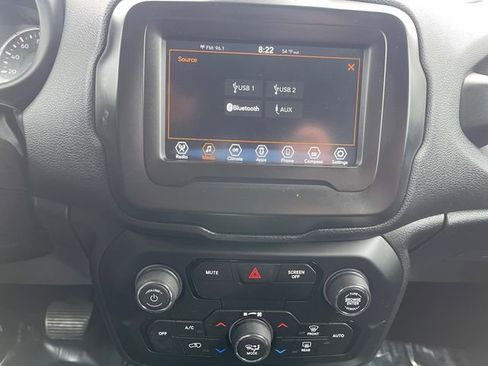 Used 2019 Jeep Renegade Latitude w/ Popular Equipment Group AWD/4WD image 19