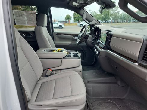 Certified 2025 GMC Sierra 1500 SLE image 9