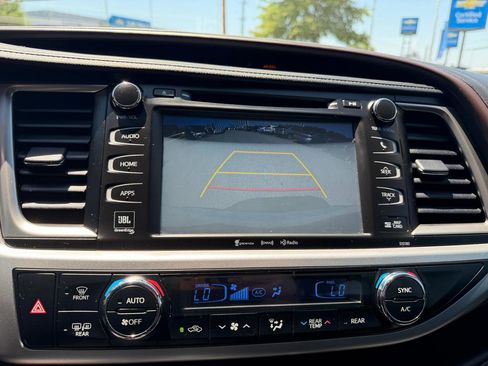 Used 2017 Toyota Highlander Limited AWD/4WD image 56
