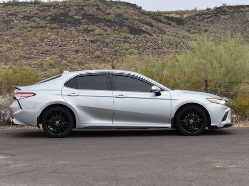 Used 2020 Toyota Camry XSE FWD image 8