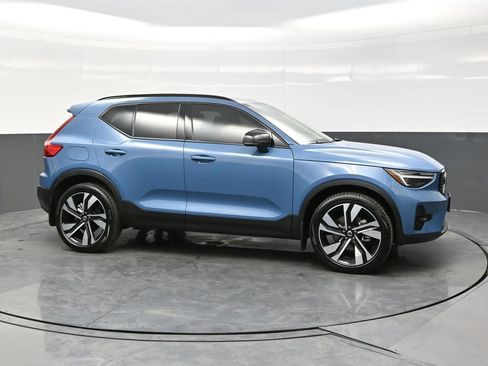 Used 2025 Volvo XC40 B5 Ultra AWD/4WD image 8