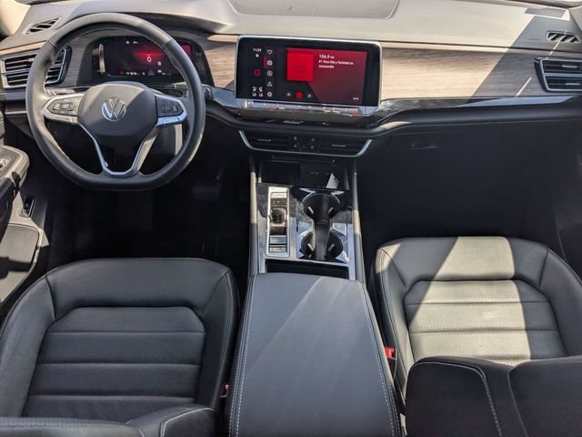 Used 2025 Volkswagen Atlas SEL AWD/4WD image 16