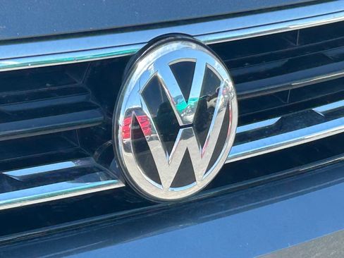Used 2021 Volkswagen Tiguan SE R-Line AWD/4WD image 10