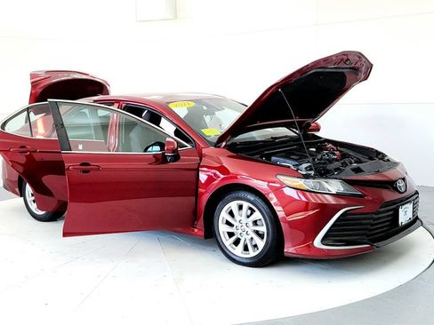 Used 2021 Toyota Camry LE w/ Cold Weather Package FWD image 12