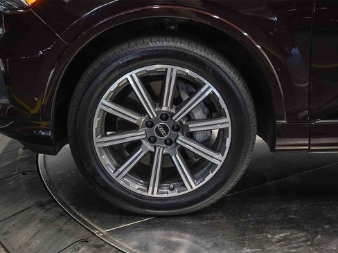 Used 2022 Audi Q7 Premium Plus image 9