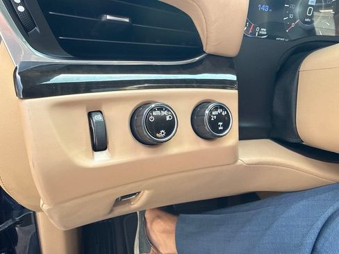 Used 2020 Cadillac Escalade Platinum AWD/4WD image 15