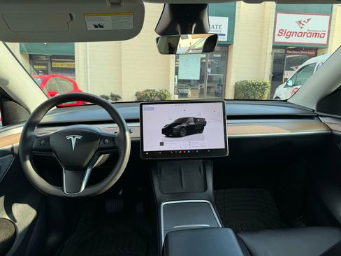 Used 2025 Tesla Model Y Long Range image 15