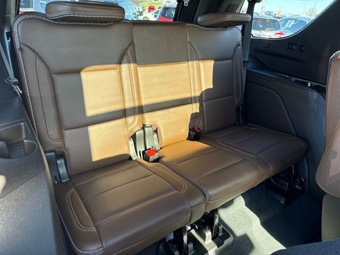 Used 2021 Chevrolet Tahoe High Country w/ Premium Package image 14