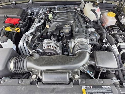 Used 2025 Jeep Wrangler Unlimited Rubicon AWD/4WD image 32