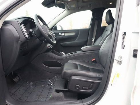 Used 2024 Volvo XC40 B5 Plus w/ Climate Package image 11