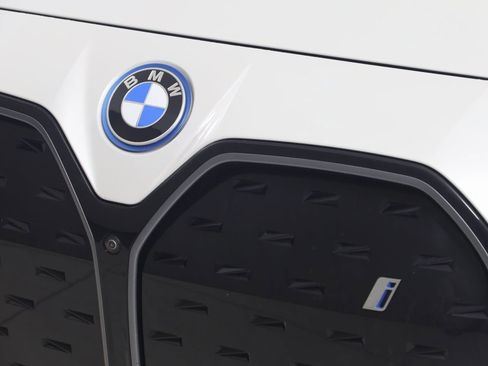 Used 2022 BMW i4 eDrive40 w/ M Sport Package image 17