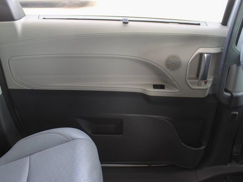 Used 2024 Toyota Sienna Limited FWD image 51
