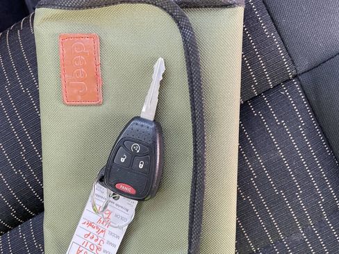 Used 2011 Jeep Wrangler Unlimited Sahara w/ Connectivity Group image 32