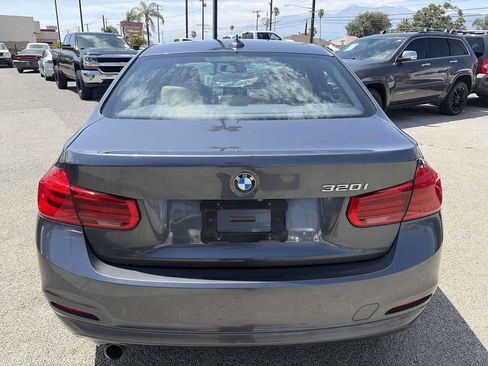 Used 2018 BMW 320i Sedan RWD image 3