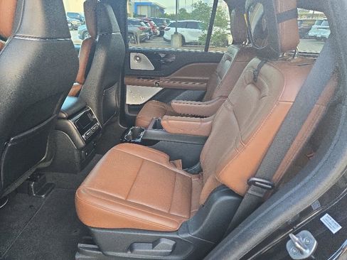 Used 2023 Lincoln Aviator Reserve w/ Equipment Group 201A AWD/4WD image 7