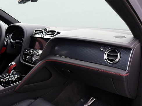 Used 2023 Bentley Bentayga Plug-In Hybrid image 11