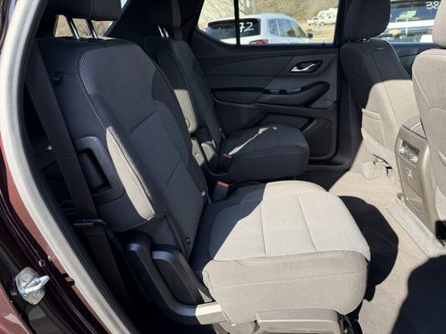 Used 2022 Chevrolet Traverse LT image 32