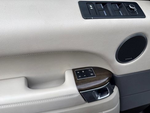 Used 2017 Land Rover Range Rover Sport HSE image 10