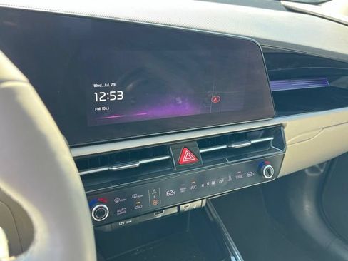 Certified 2023 Kia Niro Wind w/ Wind Preserve Package FWD image 16