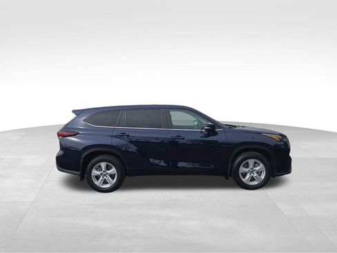 Used 2024 Toyota Highlander AWD image 10