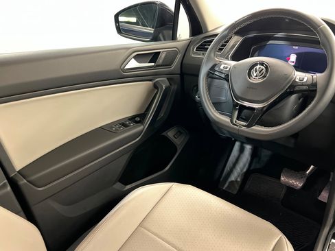 Used 2021 Volkswagen Tiguan SEL AWD/4WD image 12