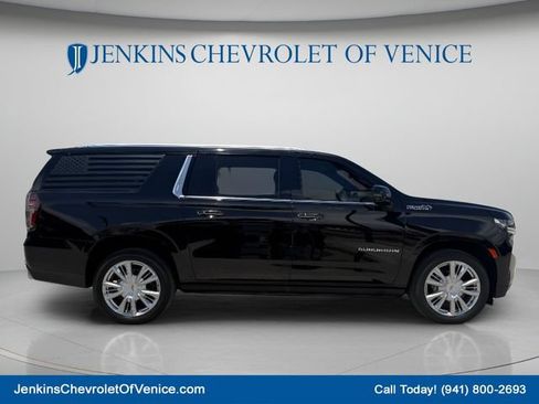 Used 2023 Chevrolet Suburban High Country w/ Premium Package 2 AWD/4WD image 3