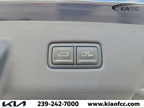 Certified 2025 Kia Carnival SX Prestige FWD image 11