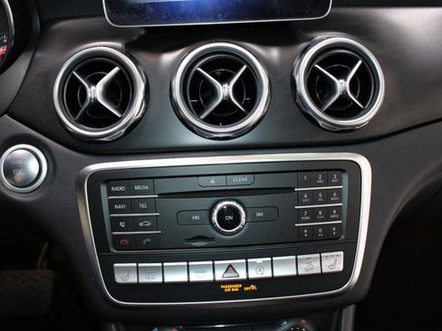 Used 2019 Mercedes-Benz GLA 250 4MATIC w/ Premium Package image 29