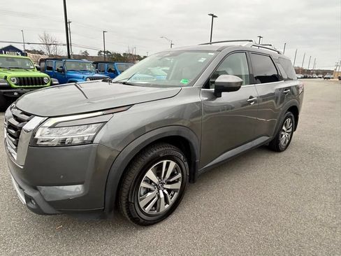 Used 2022 Nissan Pathfinder SL FWD image 7