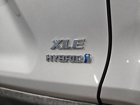 Used 2022 Toyota RAV4 XLE w/ Convenience Package image 38