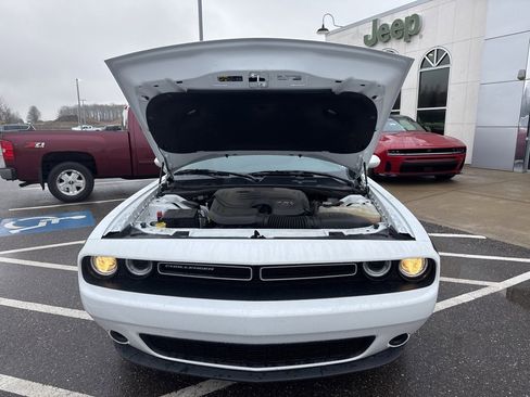 Used 2019 Dodge Challenger SXT image 12