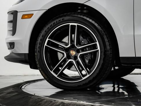 Used 2021 Porsche Macan AWD/4WD image 95