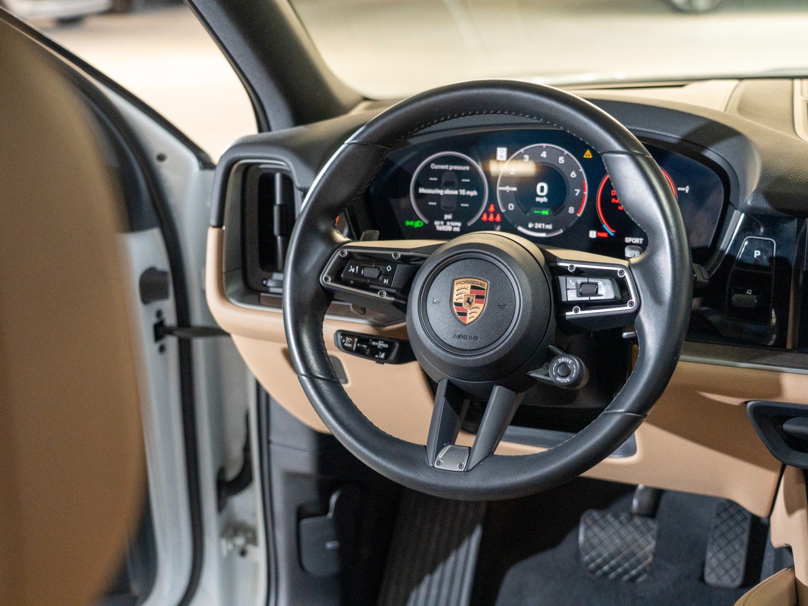 Certified 2025 Porsche Cayenne Coupe AWD/4WD image 28